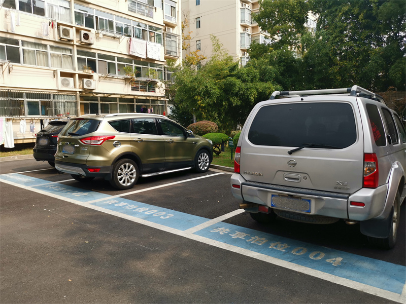 △ 小区里的共享车位