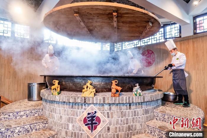 2021年9月23日,拍摄的环县大锅羊肉。(资料图) 高展 摄