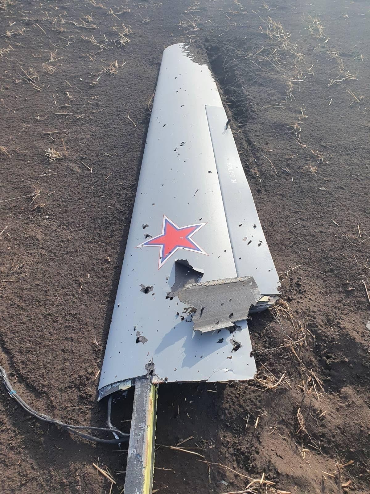 乌克兰击落俄军新型“猎户座”无人机 残骸照片曝光