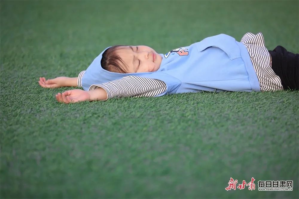 趁春光正盛，一起向美好出发吧