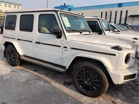 21款墨版奔驰g500白色现车报价多少