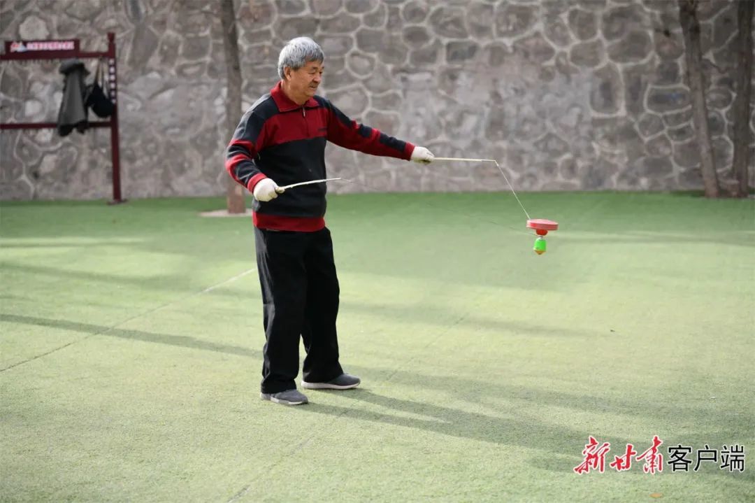 趁春光正盛，一起向美好出发吧