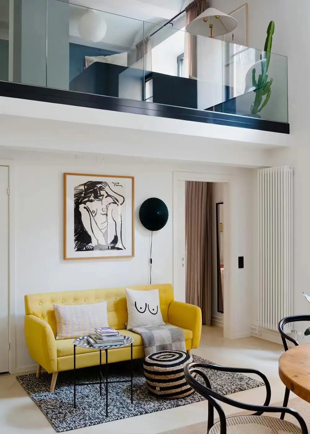 一人住挑高5米loft复式住宅格局方正明快色彩平淡之中自有动人处