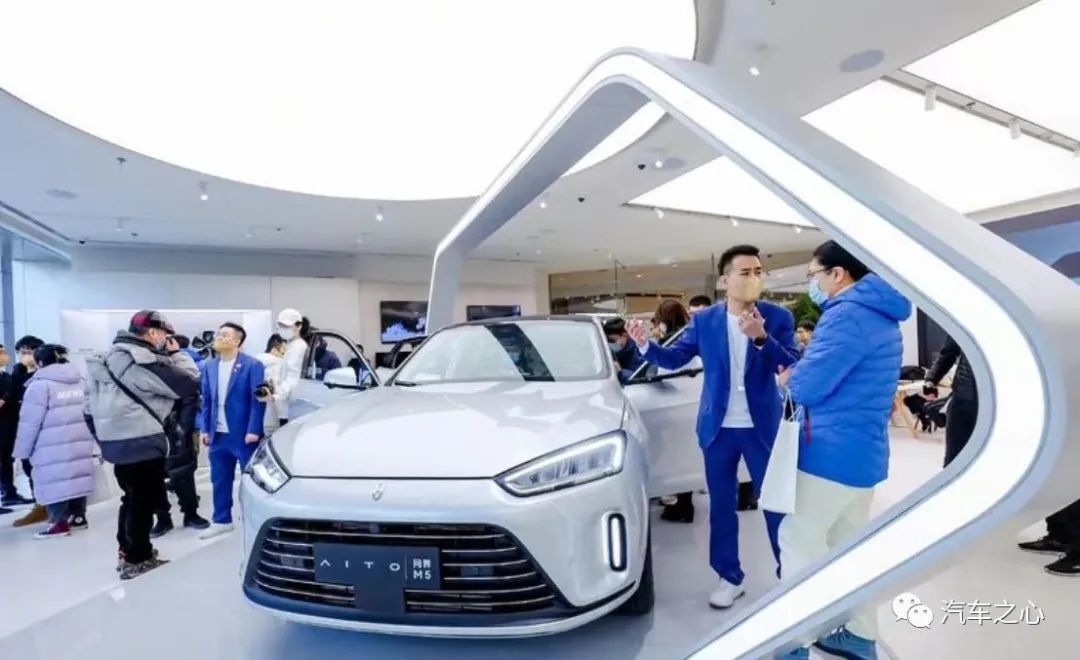 问界 m5 落地华为展厅