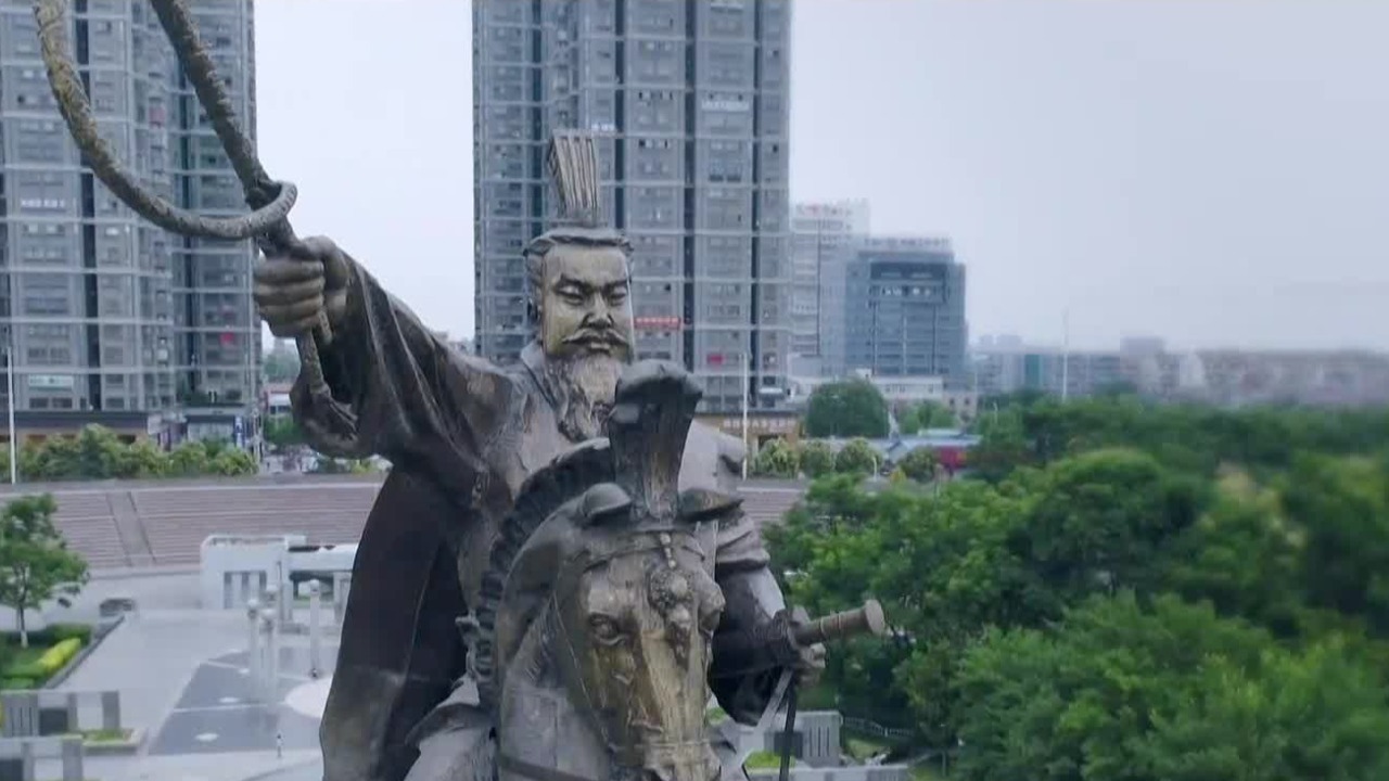 孙权斩杀了关羽将他的头颅送至洛阳，企图将刘备复仇的怒火引向曹操