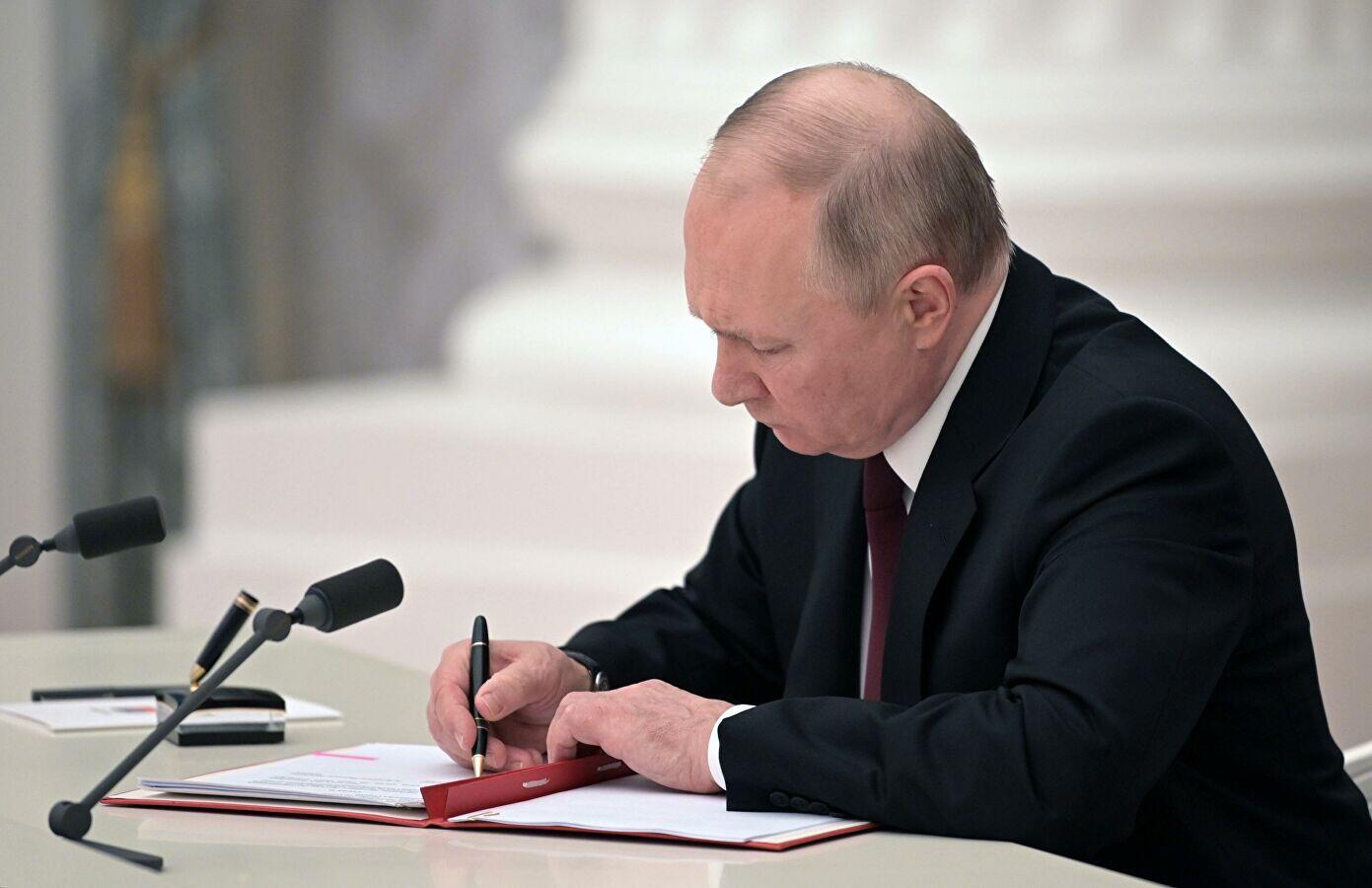 報道稱，普京簽署俄公司從外國股市退市的法令，俄衛星社報道配圖