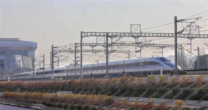 安九高铁自新建的安庆西站引出,经怀宁县,潜山市,太湖县,宿松县进入