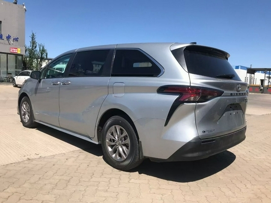 21款丰田塞纳25油混报价低廉40万起售