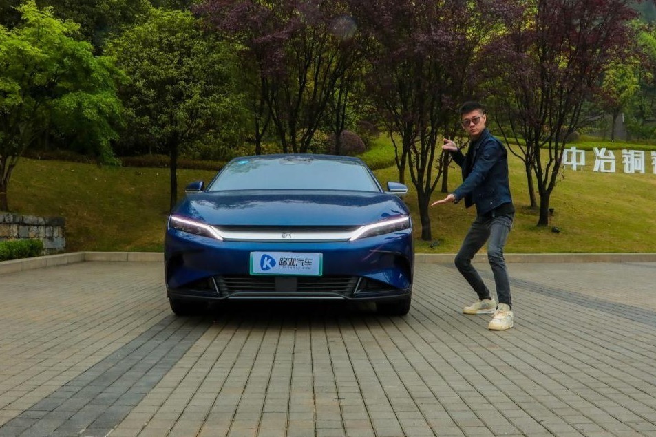 配置良心！带你无脑冲全新创世版比亚迪汉EV