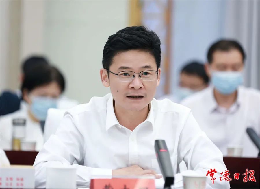 曹志强周振宇与省烟草专卖局党组书记局长孔祥统一行座谈