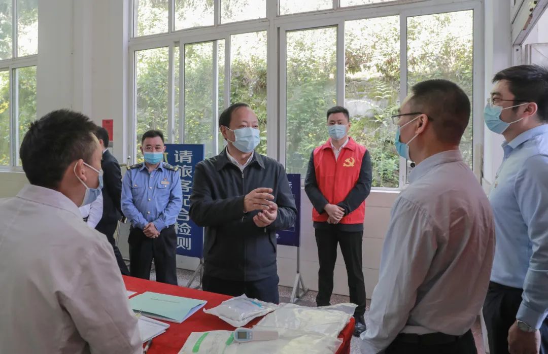 乐山市委书记马波严把各类入乐关口阻击病毒源流入