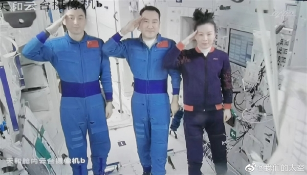神十三撤离空间站组合体！欢迎翟志刚王亚平叶光富回地球 舱外画面太美