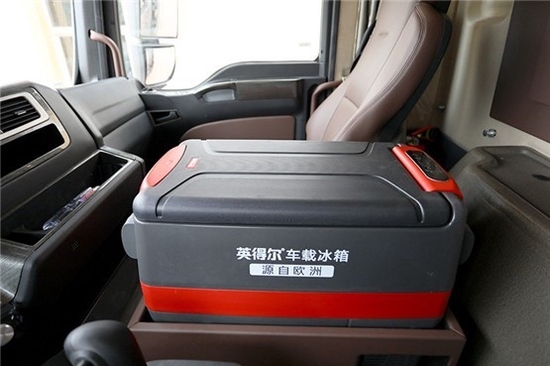 中国重汽汕德卡两驱四驱报价硬派越野