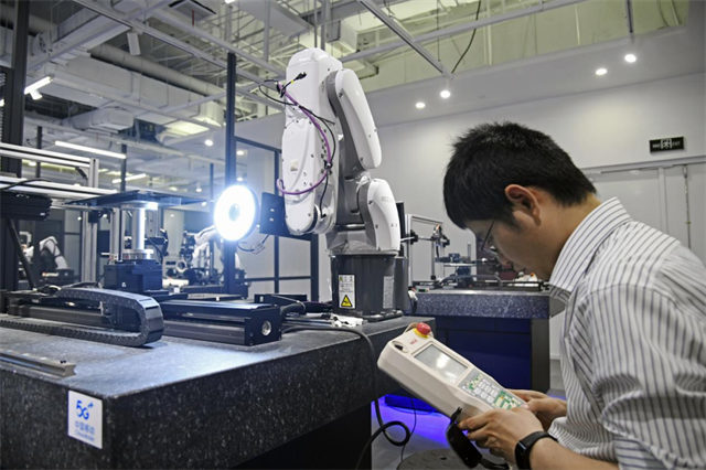 特别是本次成功获评的智能ai缺陷检测设备为区内精研科技等重点制造业