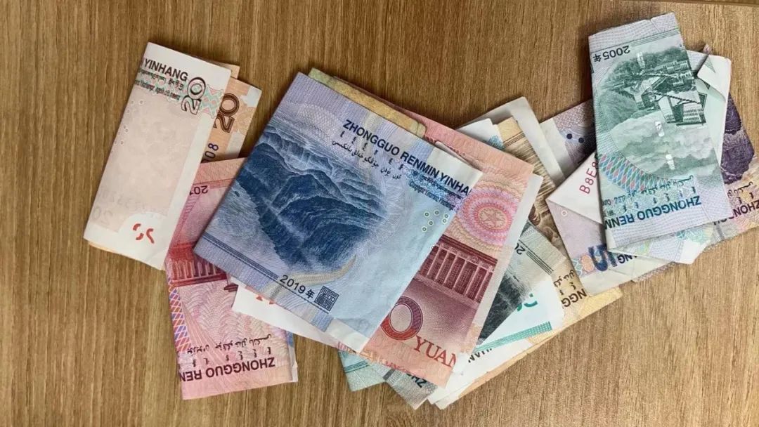 帮老人网购后收到的现金
