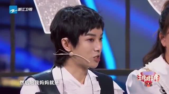 华晨宇节目中透露妈妈去世 并讲诉《小镇里的花》背后故事