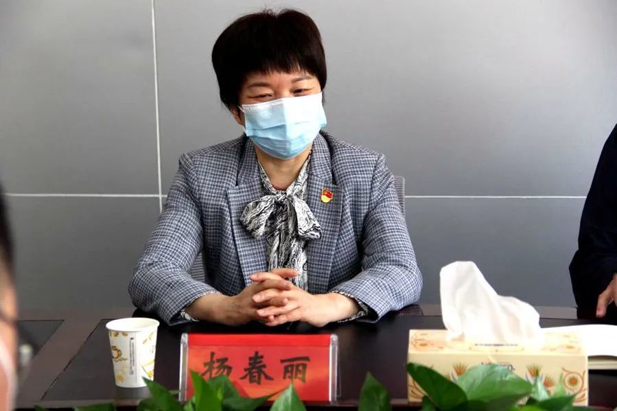 信阳航空职业学院党委书记杨春丽一行到平西街道办接洽支部联支部活动