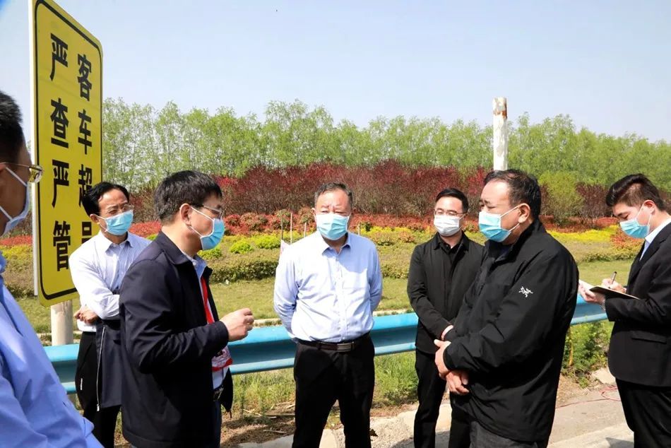 最后,梁万涛要求市市场监管局,市公安局等部门开展联合执法,严厉打击