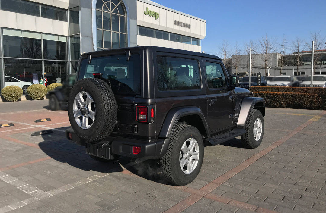 最经典的两门牧马人到店售价4499万