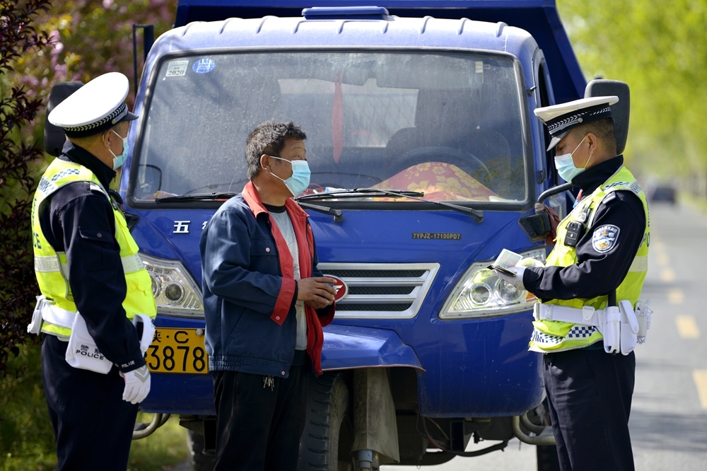 即日起至月底 宝鸡市将严查摩托车、电动车农用车、拖拉机严重交通违法行为