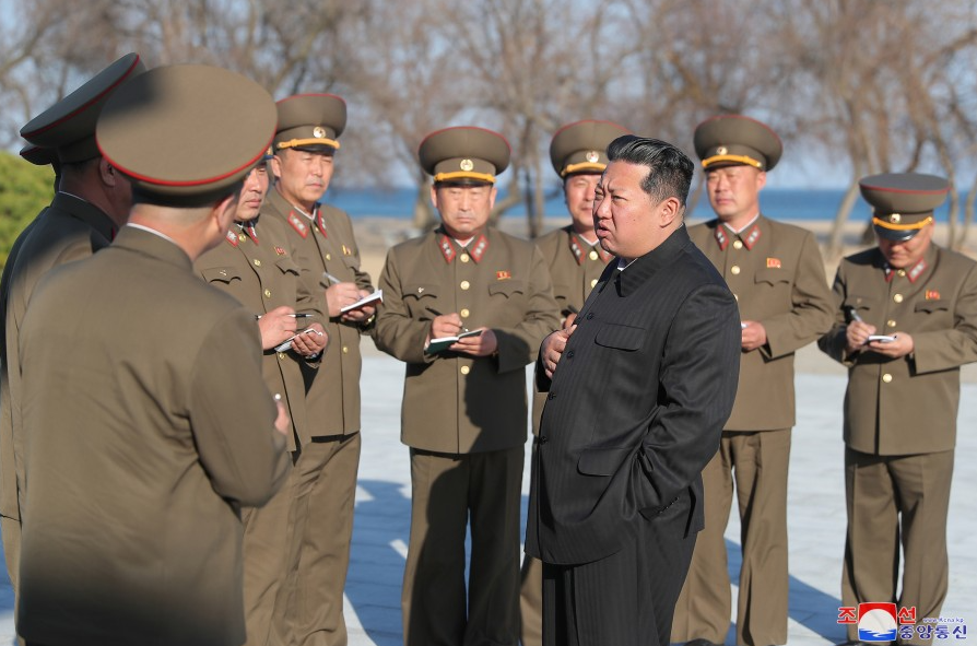 金正恩参观朝鲜新型战术制导武器试射