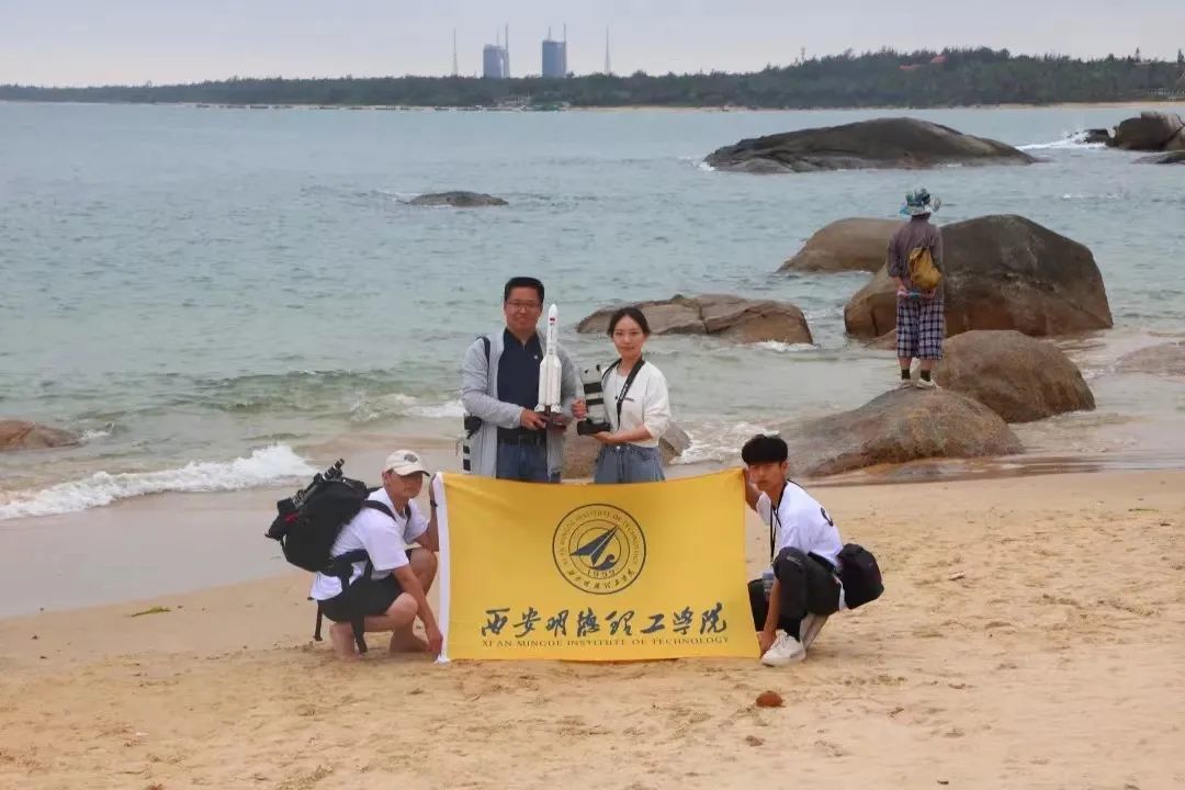 苟秉宸教授和明德学子参与中国空间站核心舱发射直播