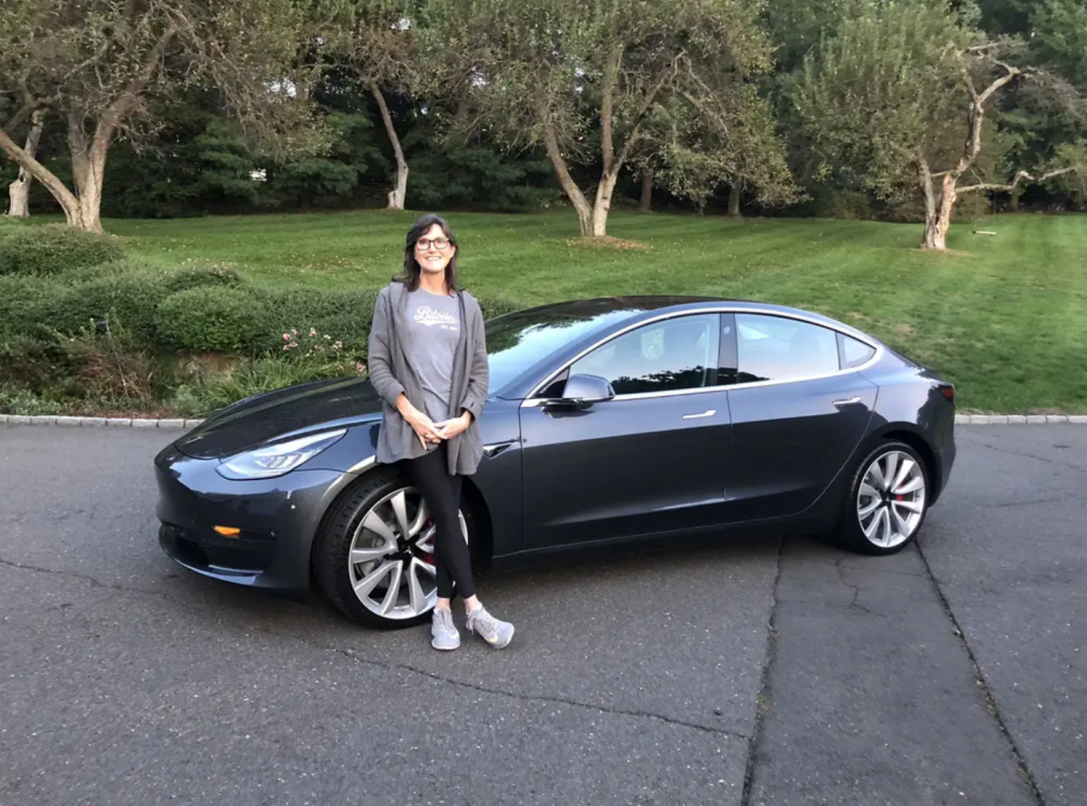 4600美元！“木头姐”再放豪言：4年内特斯拉股价将翻两番