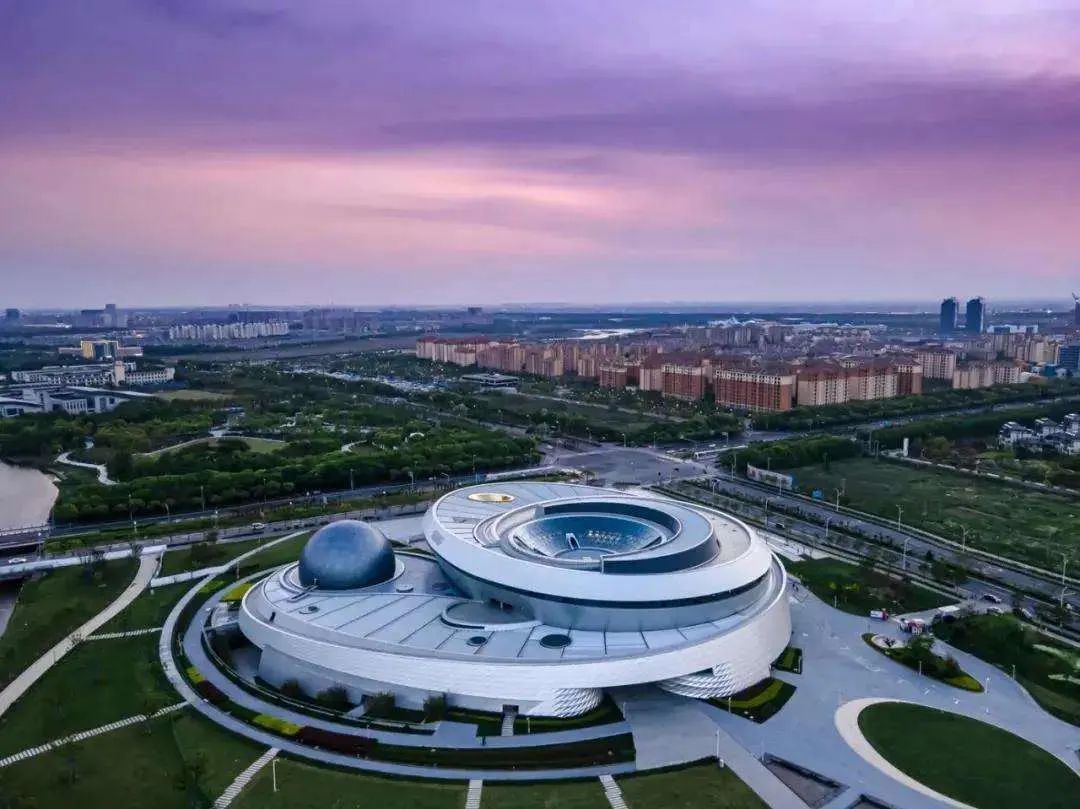 航天员结束6个月太空出差!艺术家也痴迷浩瀚宇宙,太空主题建筑大赏!_