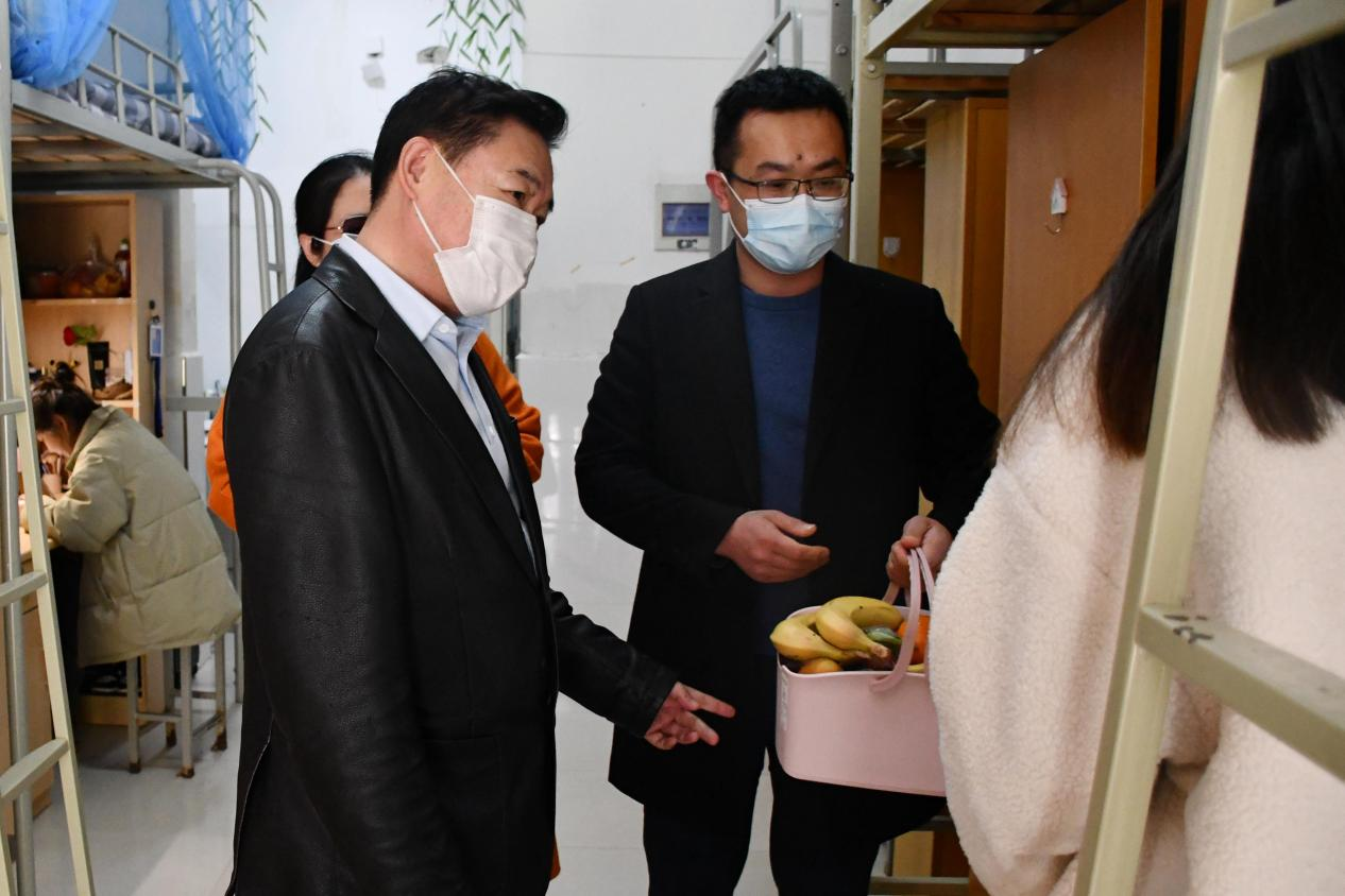 防疫进行时,记录校园暖心瞬间!