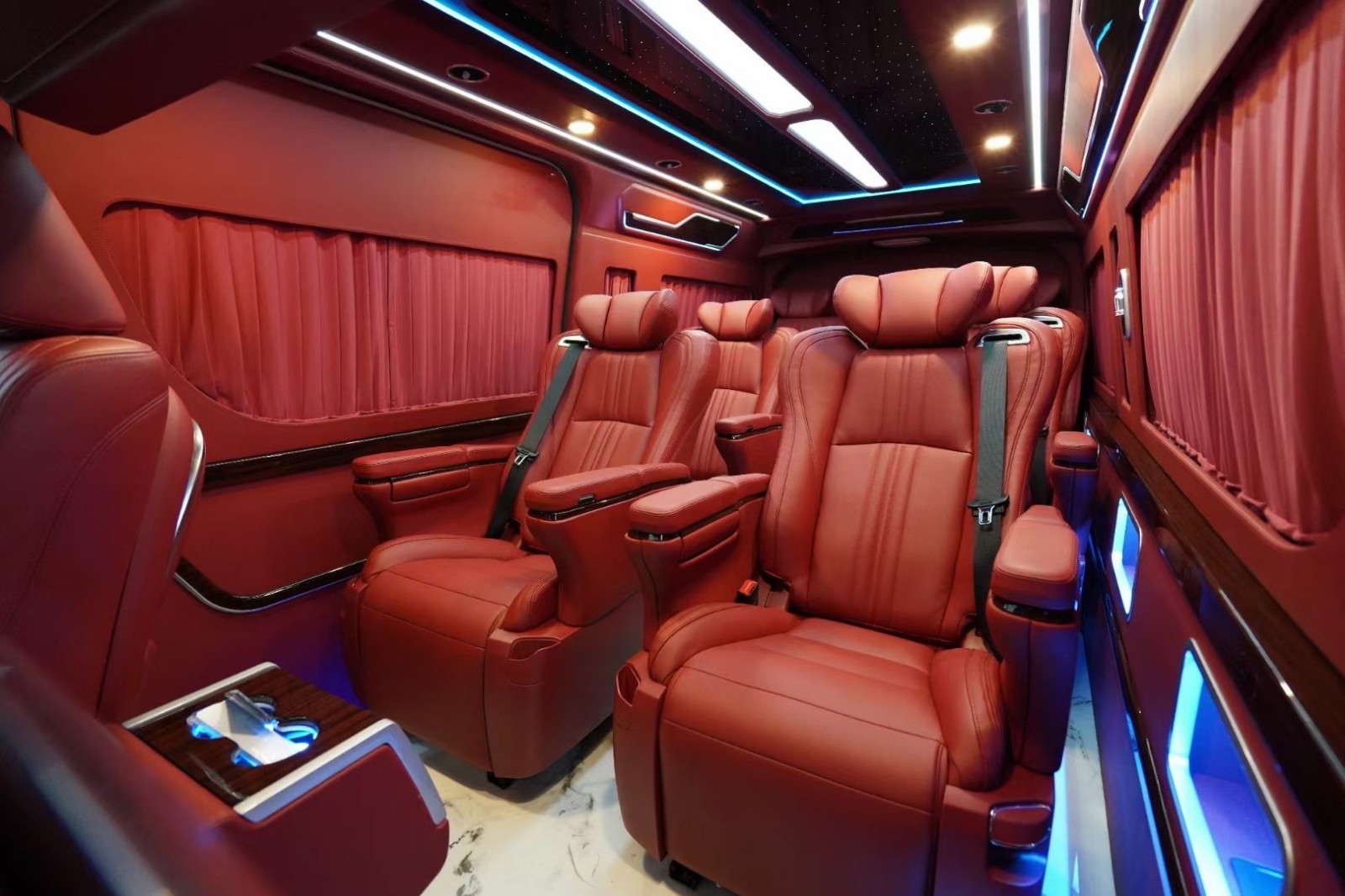 丰田海狮改装座椅内饰升级豪华商务舱_凤凰网汽车_凤凰网