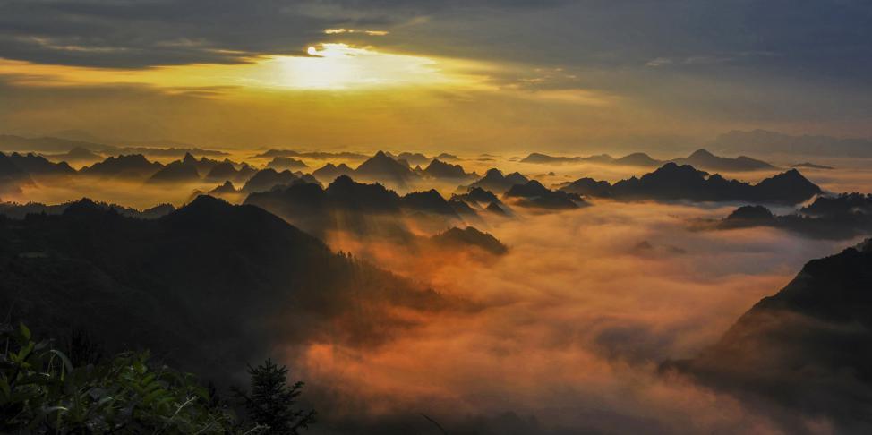 △波澜壮阔的“万马归朝”奇观