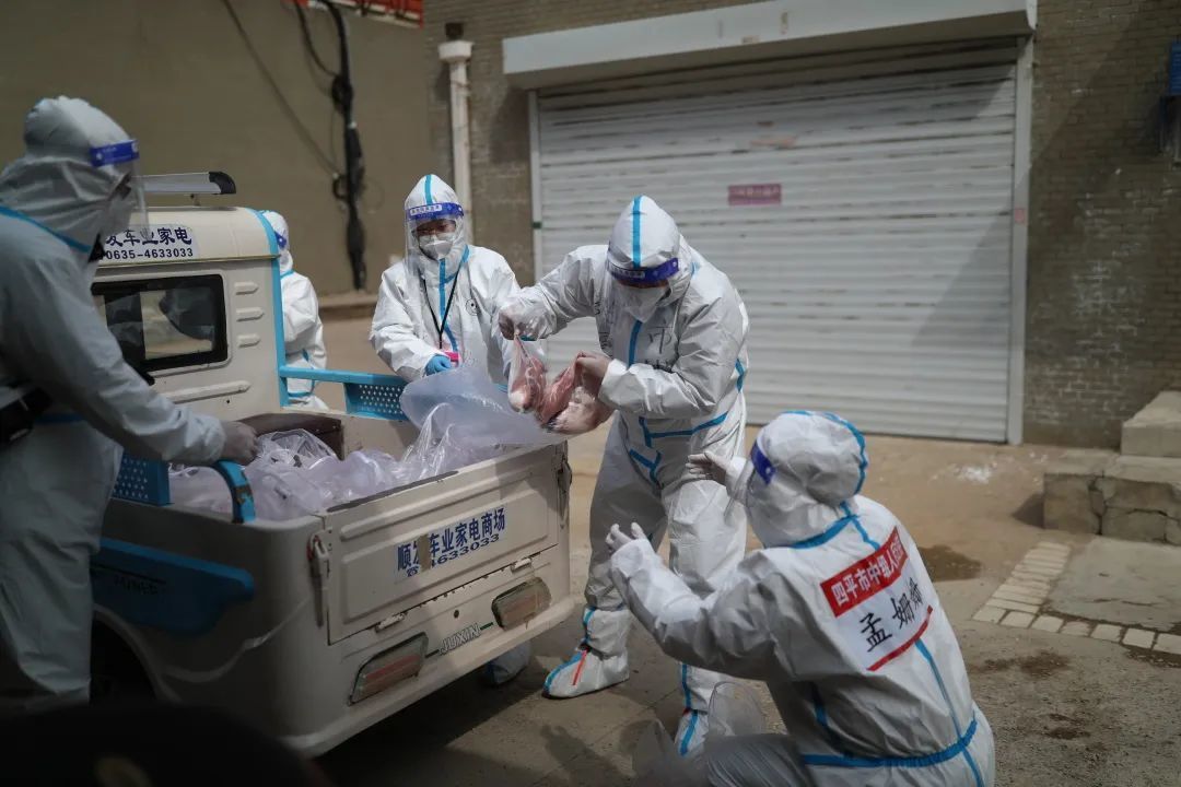 党旗飘扬筑堡垒法徽闪耀显担当四平中院抗击新一轮新冠肺炎疫情工作