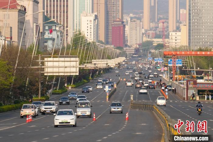 2022年，太原开展“市场主体建设年”活动，提出全年新增各类市场主体10万户以上。图为太原街景。　武俊杰 摄