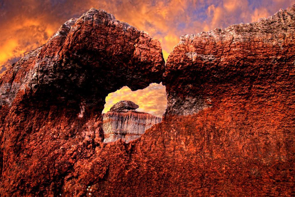 △飞来石——大自然的鬼斧神工