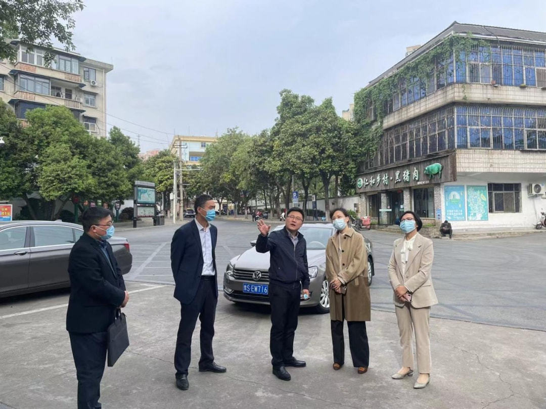 浉河区委常委宣传部长副区长杨鹭调研区城市书房选址工作