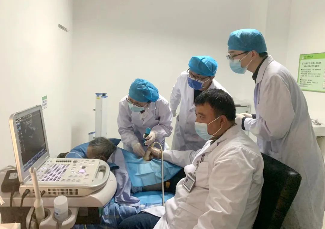 九江市中医医院完成一例超声引导下经皮肺穿刺活检术