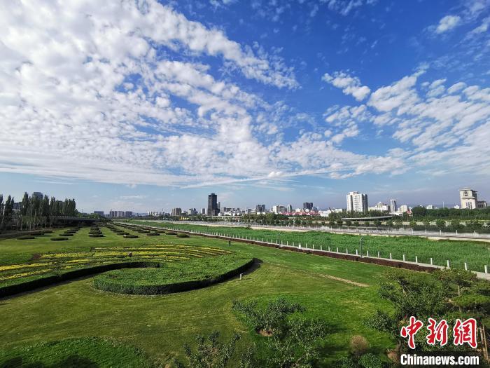 太原瞄准“国家区域中心城市”建设目标。图为太原汾河沿岸一侧。　高瑞峰 摄