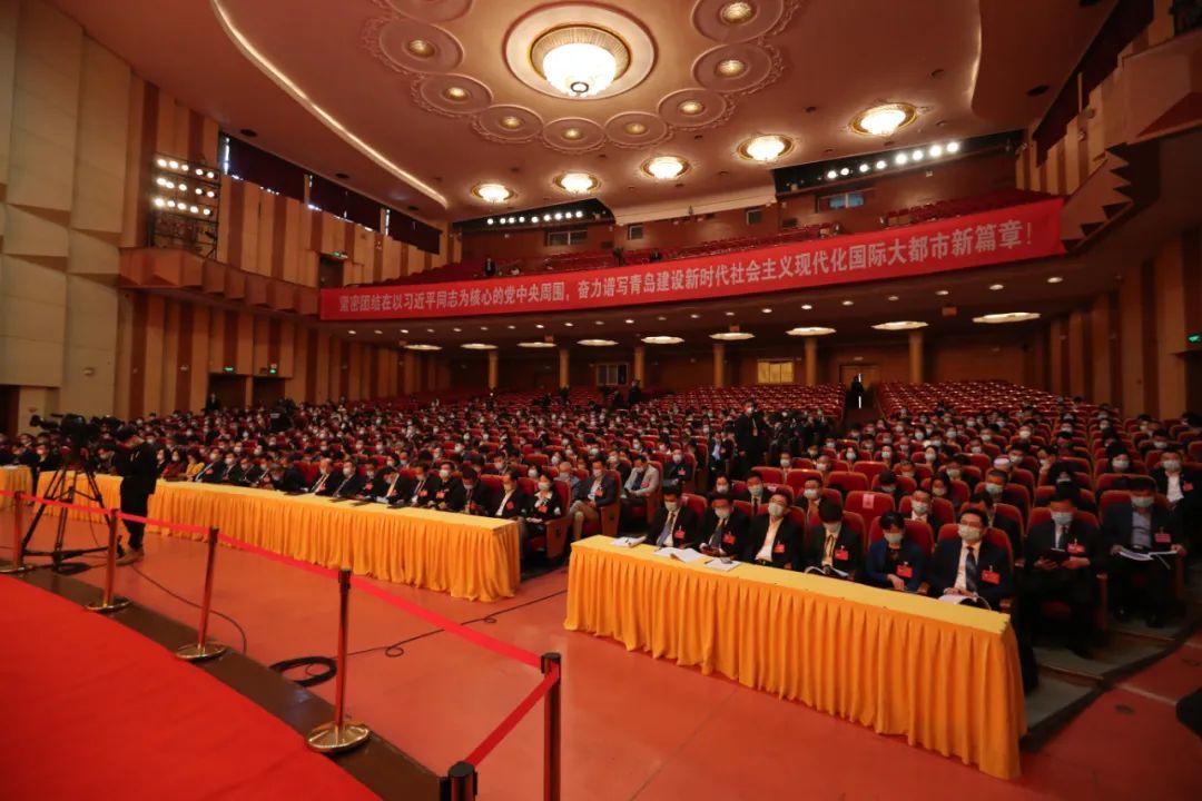 青岛市政协十四届一次会议举行大会发言