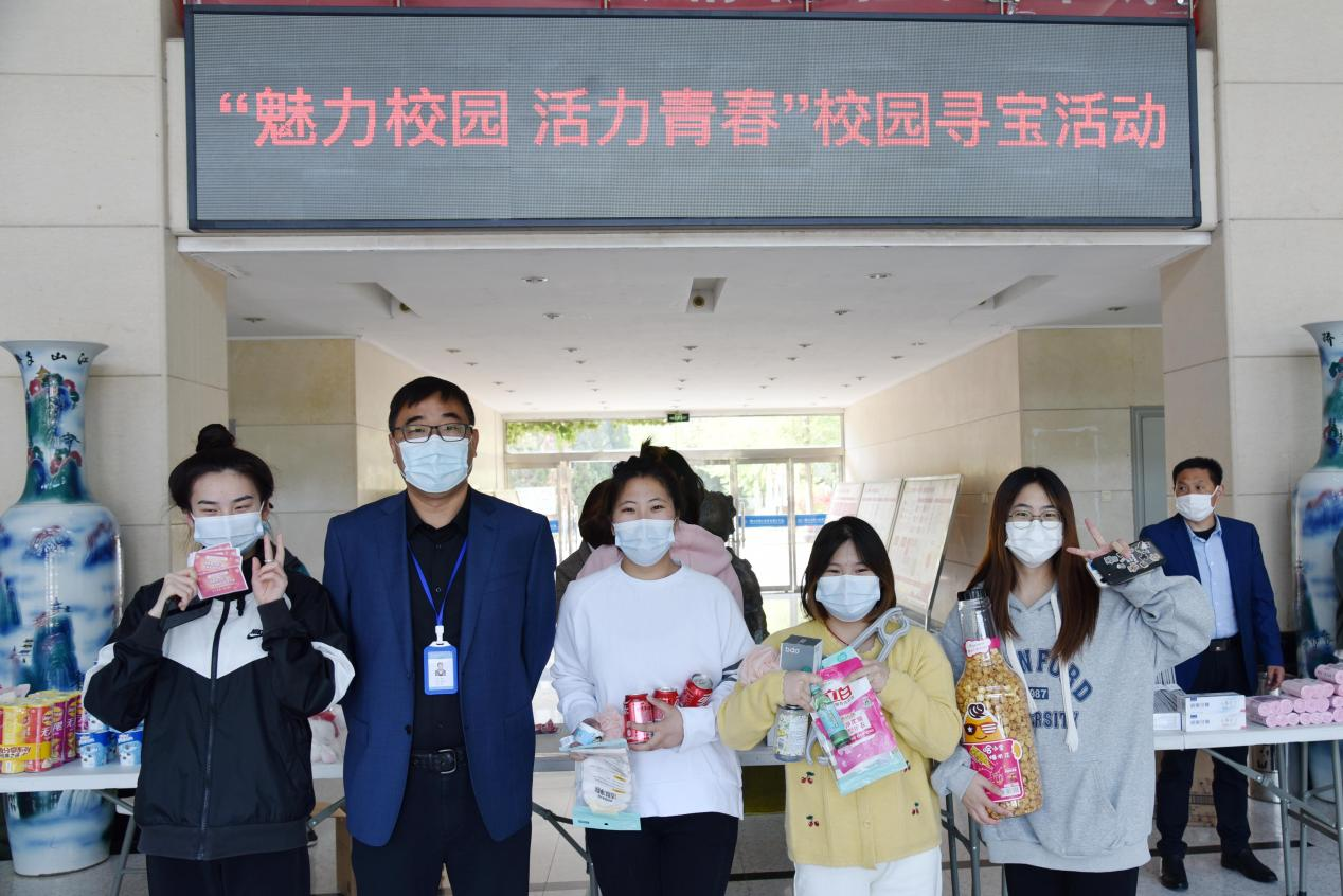 防疫进行时,记录校园暖心瞬间!