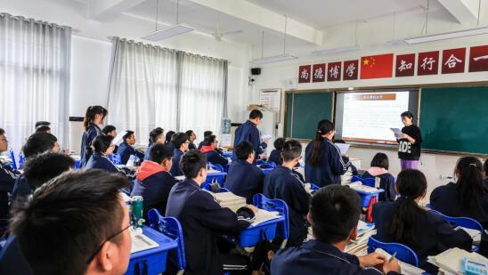 江西瑞昌市多所学校师生缅怀潘际銮院士