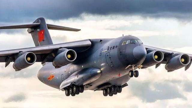 中国12架次运20载防空导弹抵达塞尔维亚，突显解放军远程战略投送能力提升