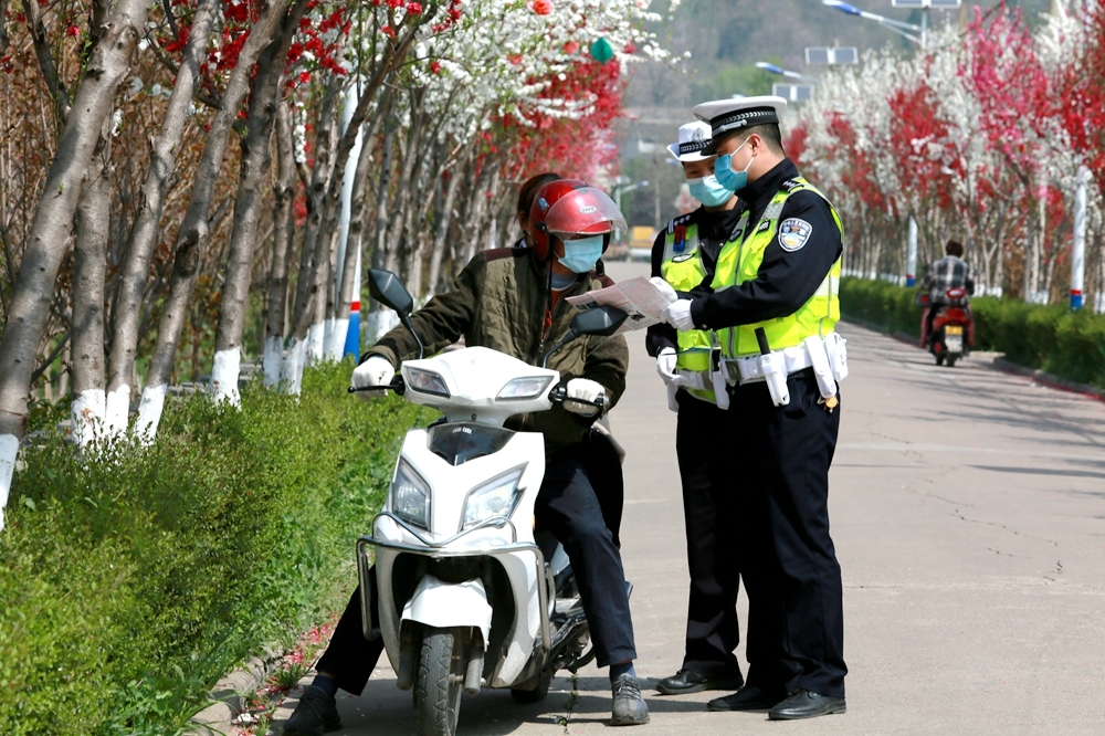 即日起至月底 宝鸡市将严查摩托车、电动车农用车、拖拉机严重交通违法行为