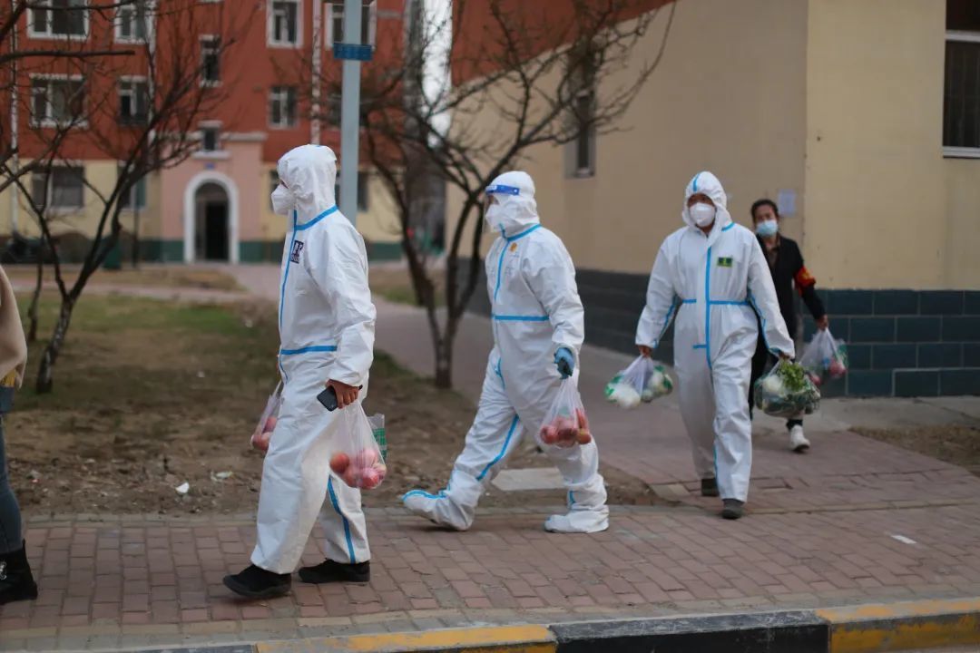 党旗飘扬筑堡垒法徽闪耀显担当四平中院抗击新一轮新冠肺炎疫情工作