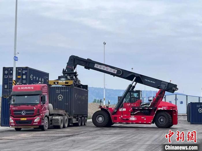 浩吉铁路煤炭运输突破2万列