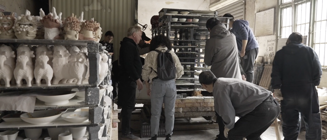 凤凰卫视《近观中国》走进景德镇 探访“洋景漂”