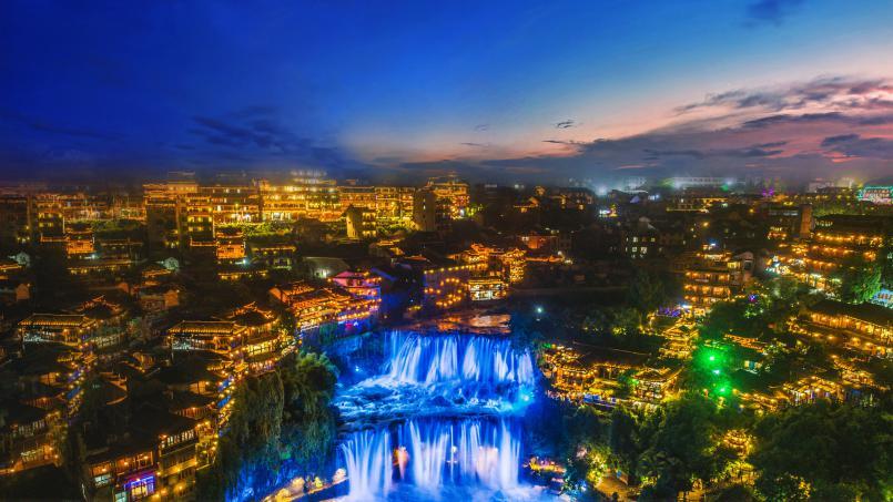 △梦幻芙蓉夜深处，万家灯火入梦来