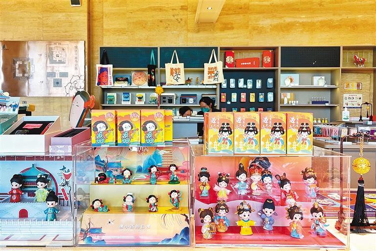 西安博物院内丰富多样的文创产品。