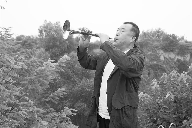 马自刚吹奏唢呐