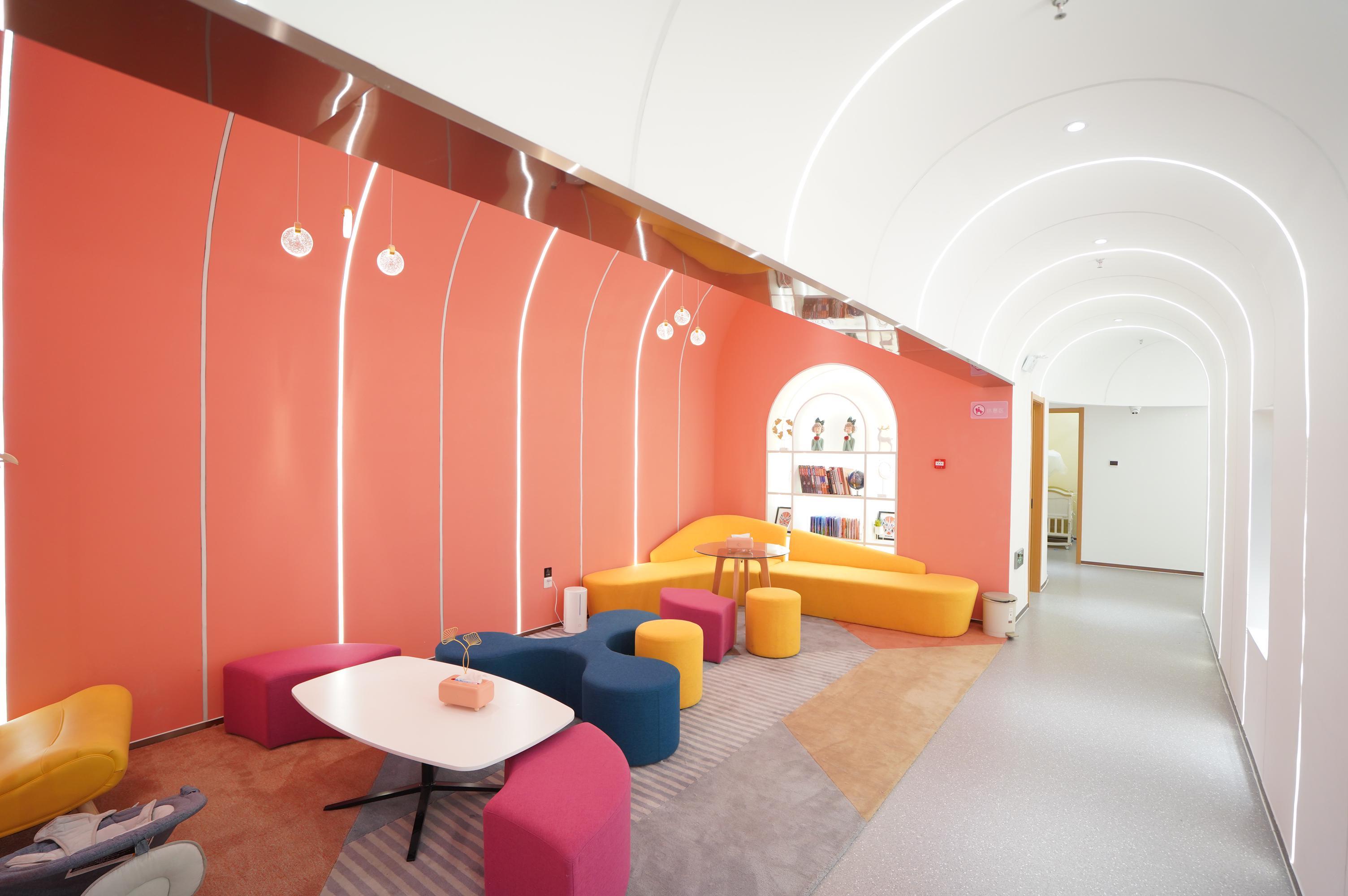 网红母婴室亮相餐饮不止5折政务银泰4月29日开启8周年庆