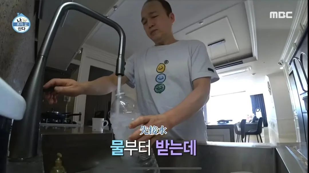 被骗70亿被女友抛弃,56岁买人生第一套房,这位独身韩星令人敬佩